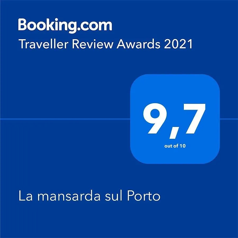 ホテル La Mansarda Sul Porto カモーリ